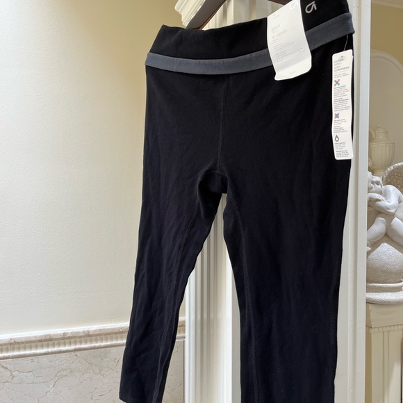 Tags still on, Gap Fit black capris, size M - Picture 4 of 7